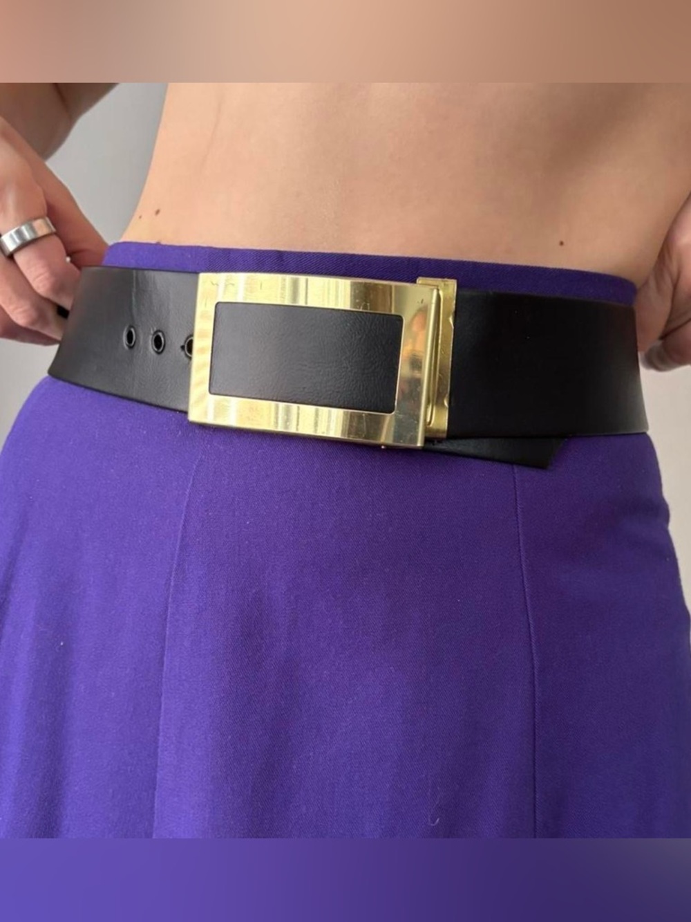 Vintage 80s minimalist black leather belt with gold buckle